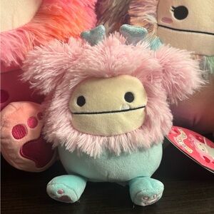 Bessem 5” Bigfoots V-Day Squish Plush